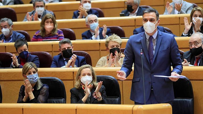 Sánchez se defiende de las críticas del PP por el precio de la luz: "Si fuera por ustedes las familias seguirían pagando el 21%"