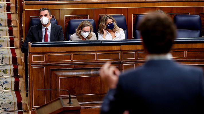 Casado habla de "conmoción" con la sexta ola y Sánchez le responde: "Los padres y madres van a celebrar las navidades con sus hijos"