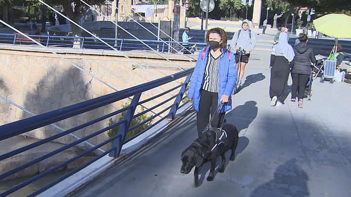 Noticias Murcia - Nos ponemos en la piel de tres invidentes para saber cómo es su día a día