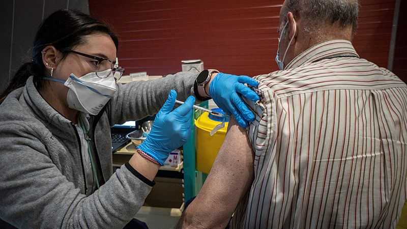 Sánchez marca nuevo objetivos de vacunación de la COVID-19 ante la sexta ola -- Ver ahora