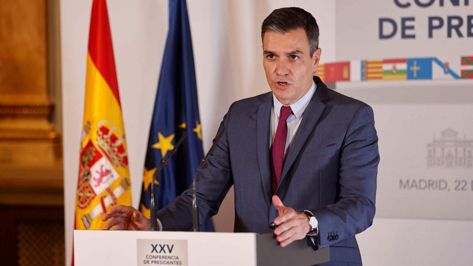 Sánchez anuncia la vuelta de la mascarilla obligatoria en exteriores y un plan de refuerzo del personal sanitario -- Ver ahora