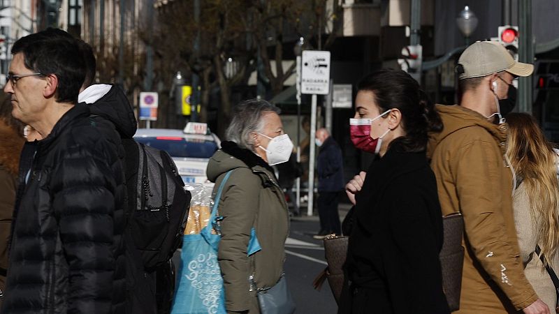 Sánchez anuncia la vuelta de la mascarilla obligatoria en exteriores y se marca nuevos objetivos de vacunación 
