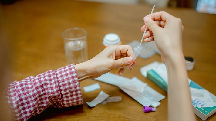 La hora de La 1 - En Internet hay personas que han empezado a comercializar con grandes cantidades de test de antígenos