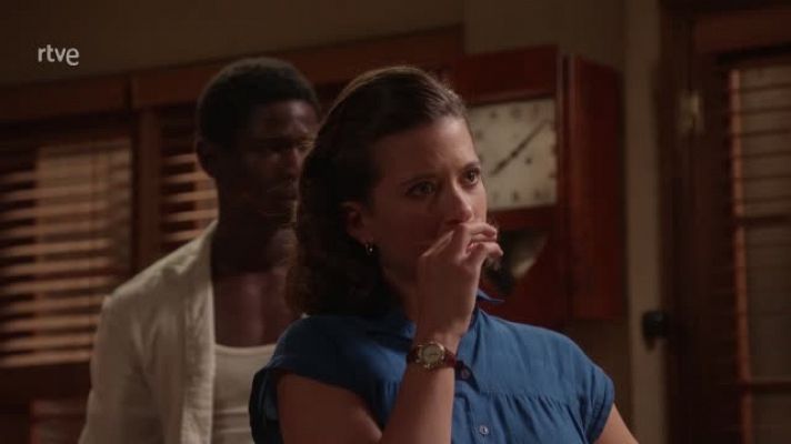 Dos vidas - Kiros besa a Carmen sin su consentimiento