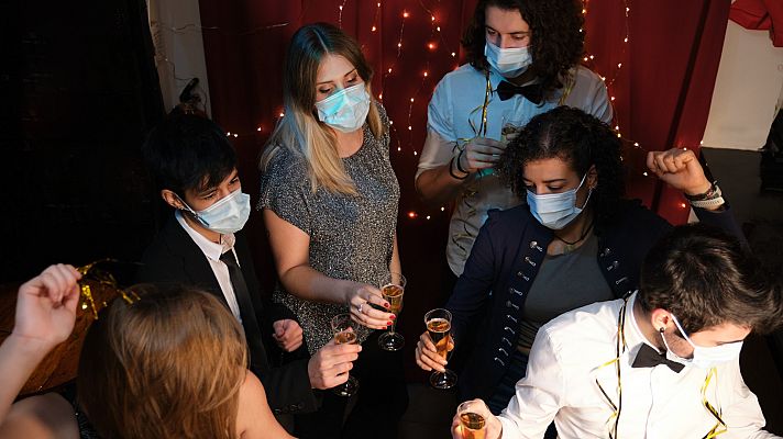 Telediario 1 - Asturias se une a Murcia y Cataluña y cierra el ocio nocturno