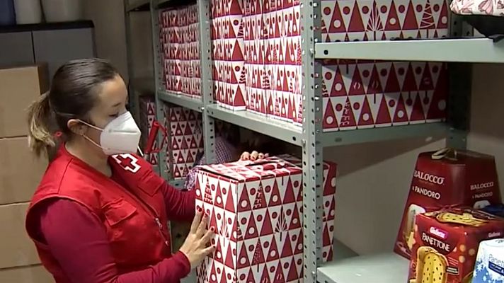 La Navidad del volcán: Cruz Roja reparte cestas y regalos para 1.500 afectados