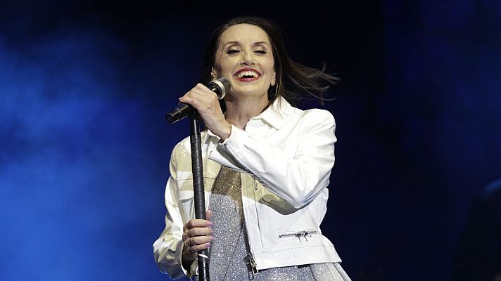 Telediario 1 - 'Imprescindibles' repasa los 40 años de carrera de Luz Casal