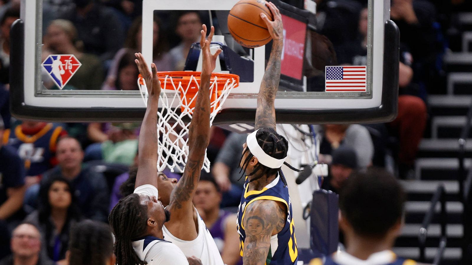 La NBA no para por Navidad: del mate de Clarkson a los triples de Curry pasando por los rebotes de Willy Hernangómez -- Ver ahora