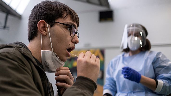 Telediario Fin de Semana - Telediario 2 en 4' - 25/12/21