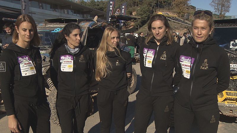 Las cinco pioneras que quieren "visibilizar" a la mujer en el Dakar con un equipo 100% femenino -- Ver ahora