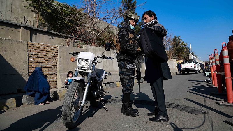 El poder talibán pone en jaque al periodismo en Afganistán - Ver ahora