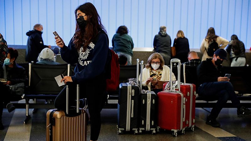 Récord de cancelaciones y retrasos en los aeropuertos de EE.UU. por el avance de Ómicron