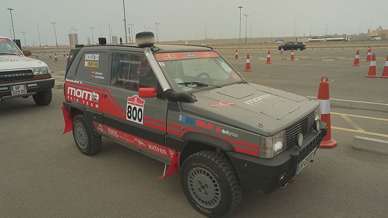 El Dakar en un Panda por una causa solidaria -- Ver ahora