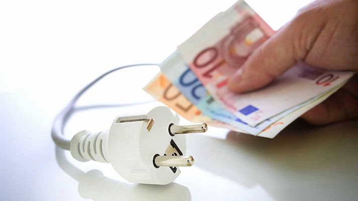 Informativo 24h - Sánchez da por cumplido el compromiso de un recibo de la luz en línea con 2018