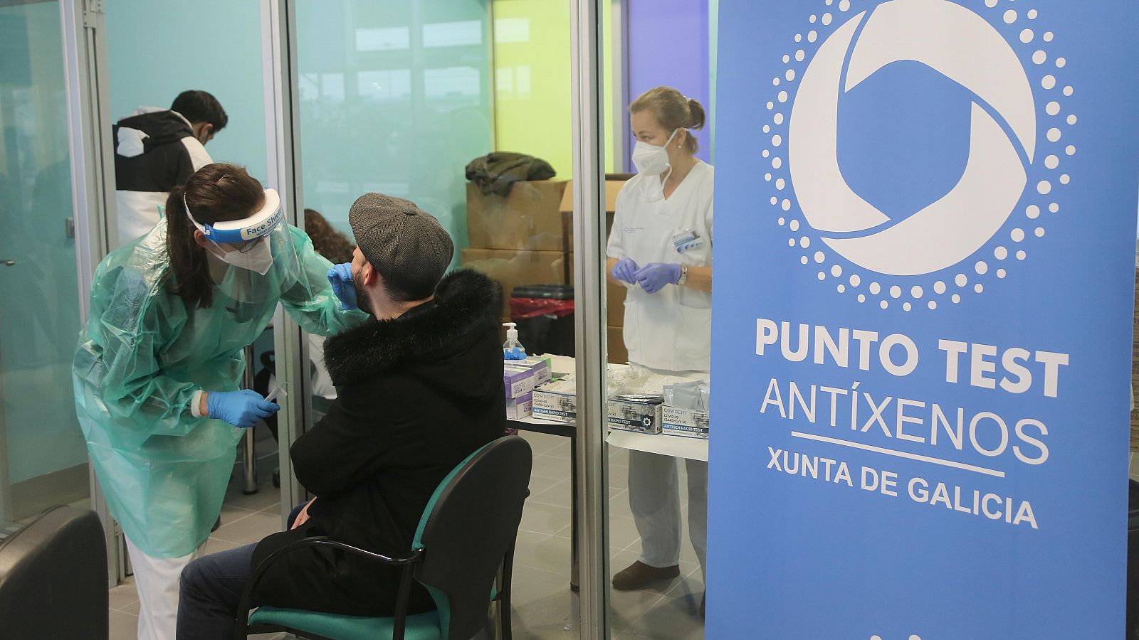 Sanidad y las comunidades estudian reducir las cuarentenas a cinco días