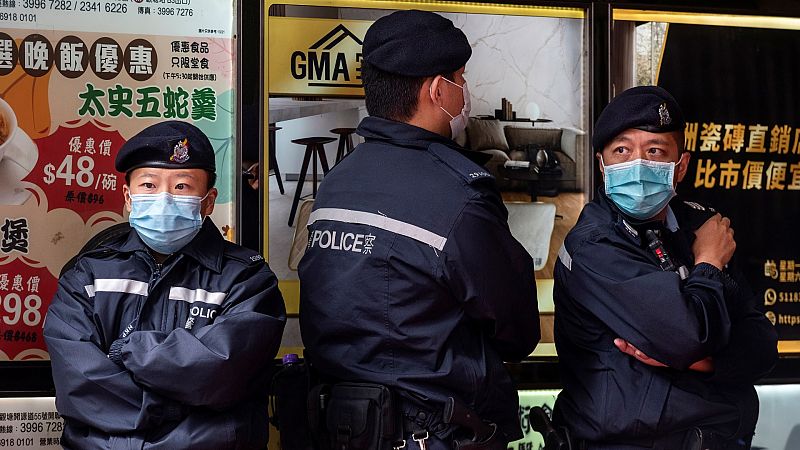 La policía de Hong Kong detiene a siete directivos de un periódico prodemocracia