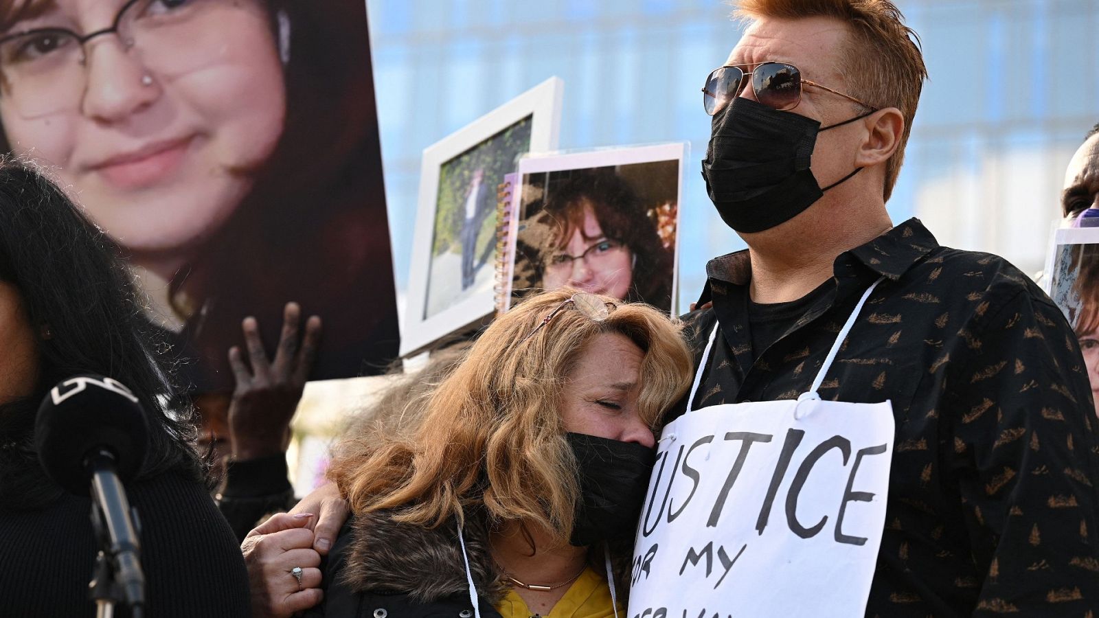 Los padres de la niña que murió en un tiroteo piden justicia