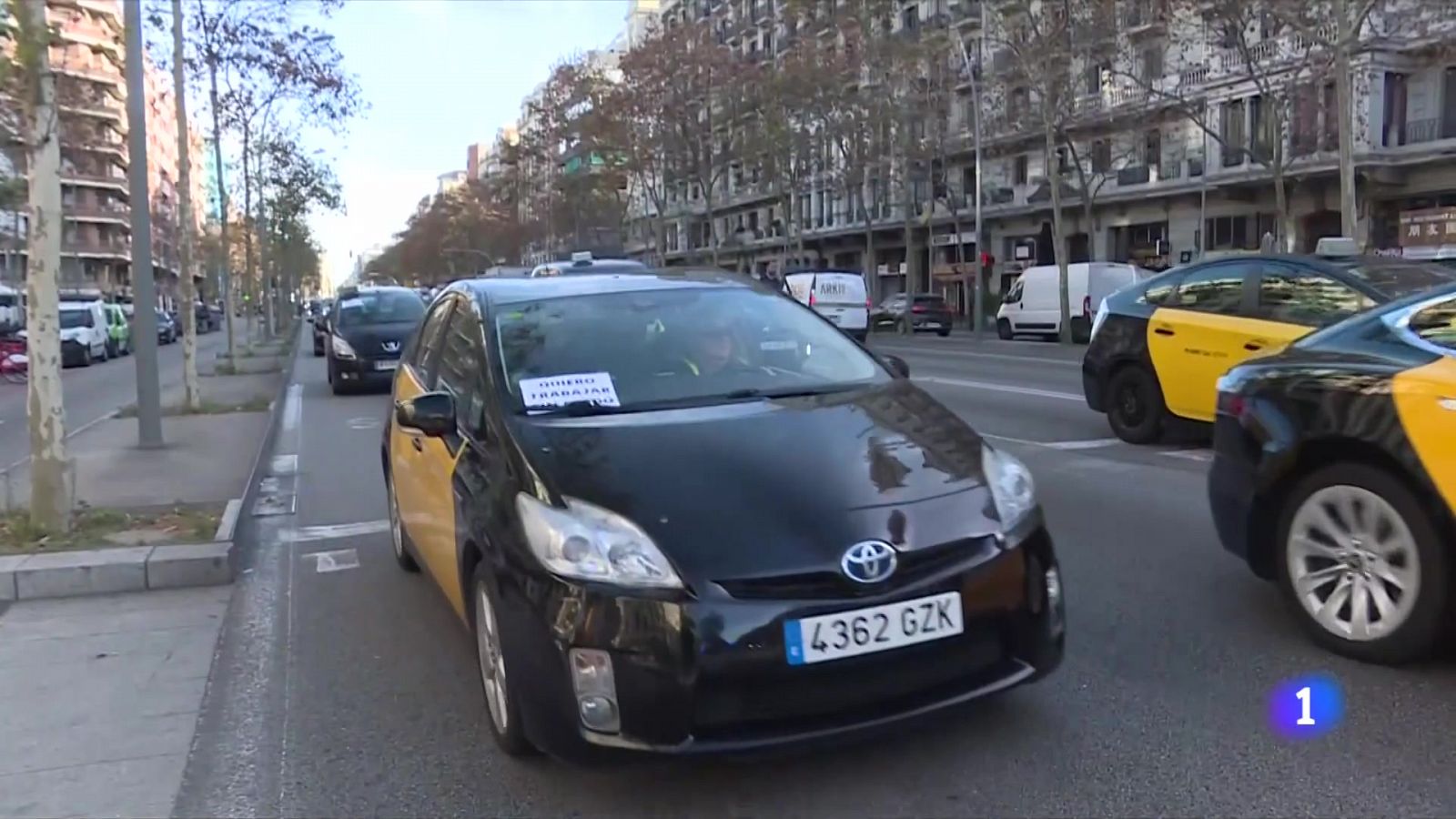 Els taxis marxen per Barcelona per reclamar més seguretat als vehicles