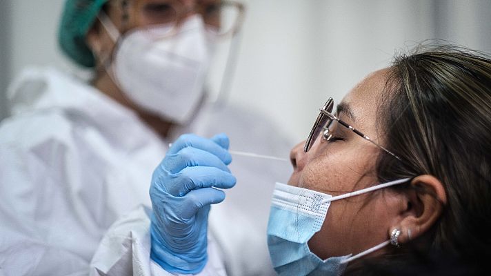 Telediario 1 - El epidemiólogo Antoni Trilla sobre la expansión de ómicron en España: "Estamos batiendo récords cada día"