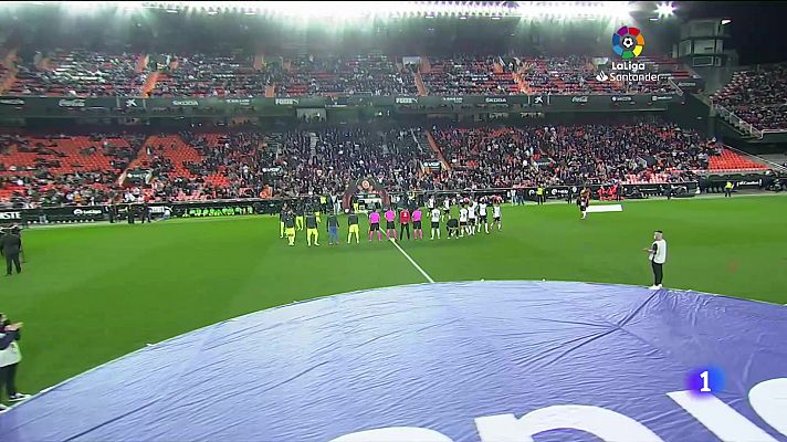 Telediario 1 - Las restricciones de aforos obligan a los clubes a devolver entradas