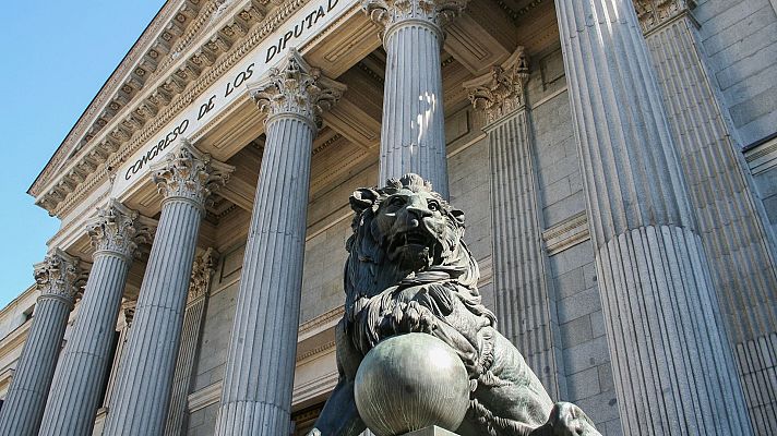 La hora de La 1 - Resumen político 2021: el uso de mascarillas, la vacunación o el toque de queda entre los temas