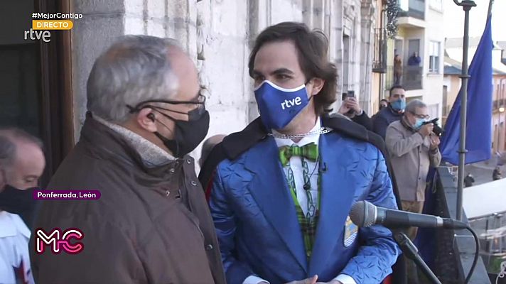 Mejor Contigo da 'La campanada' tomando la uva en Ponferrada