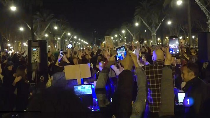 L'Informatiu - Els Mossos despleguen un operatiu per evitar aglomeracions