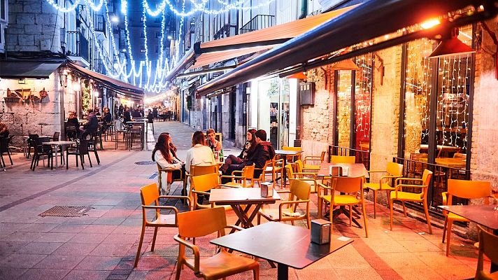 Telediario 1 - Otra Nochevieja con medidas, pero distintas entre regiones