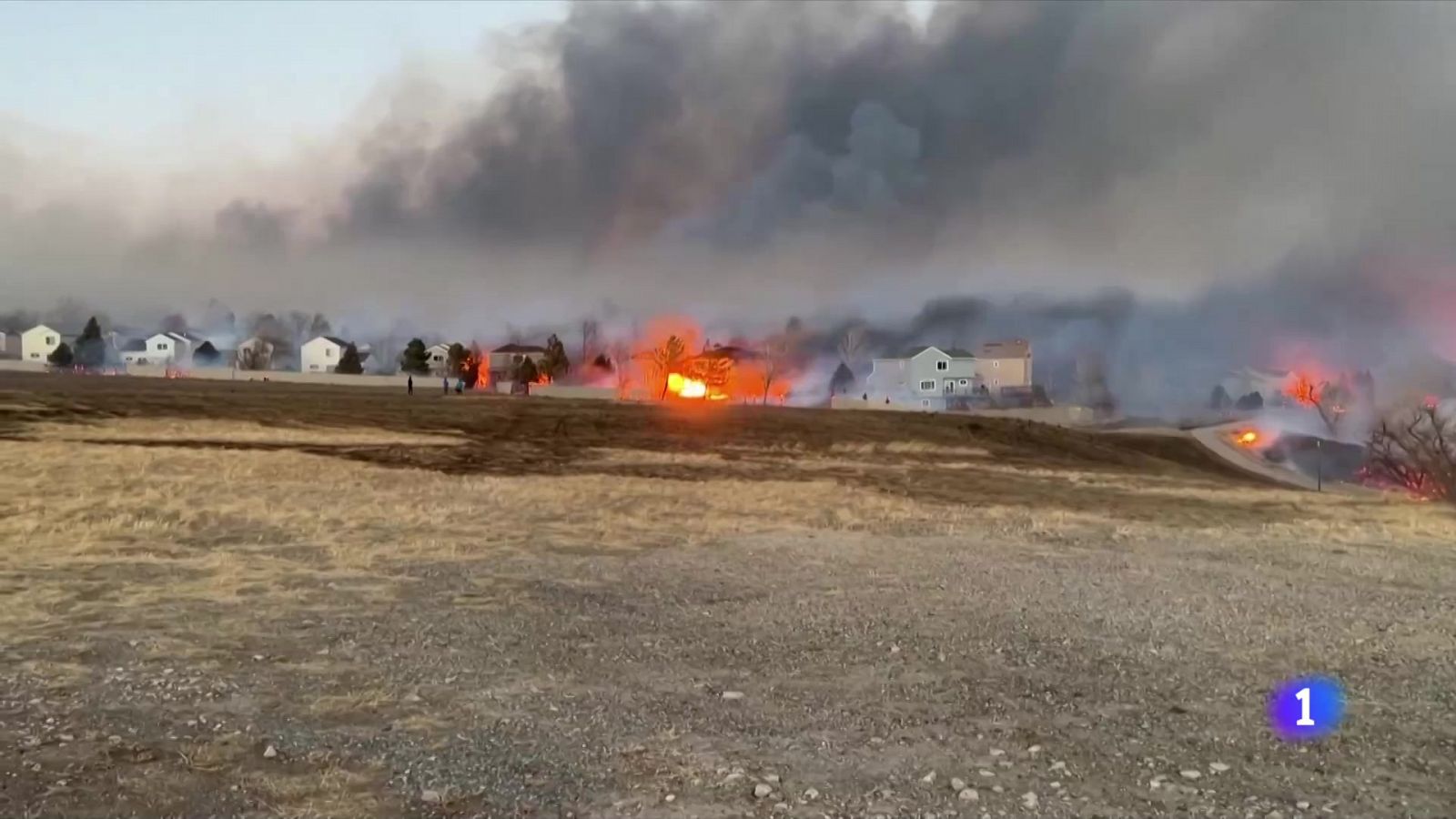 Una nevada ayuda en la extinción del incendio de Colorado