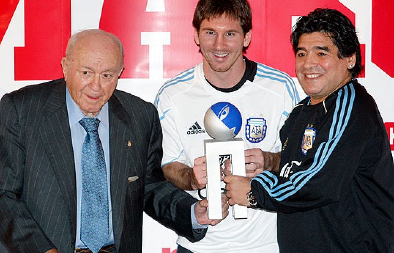 El argentino del Barcelona ha sido galardonado con el premio al mejor jugador del año otorgado por el diario Marca. Ha estado acompañado de Di Stefano y Maradona.