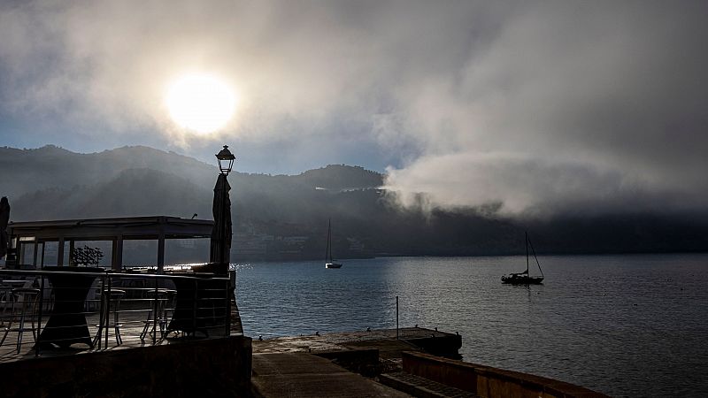 Nubes en gran parte de la península y un ligero descenso de las temperaturas en el segundo día de 2022