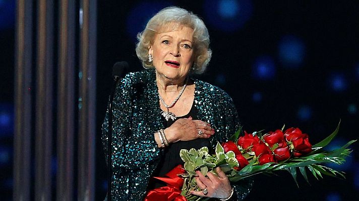 D Corazón - Los famosos se despiden de Betty White, una 'chica de oro'