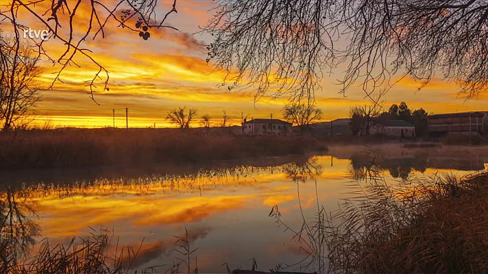 El tiempo - Nuboso o con intervalos nubosos en la mitad noroeste peninsular, con algunas lluvias débiles en Galicia y zonas próximas