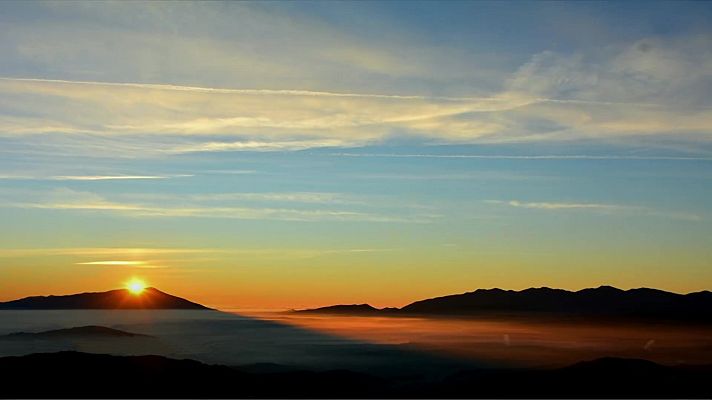 Temperaturas máximas en descenso en Galicia, Pirineos y este de la meseta Sur. Las mínimas bajan en el área cantábrica y suben en la meseta Norte