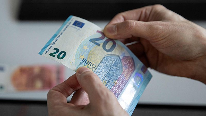 El número de billetes falsos en euros bajo en 2021 casi un 25 %