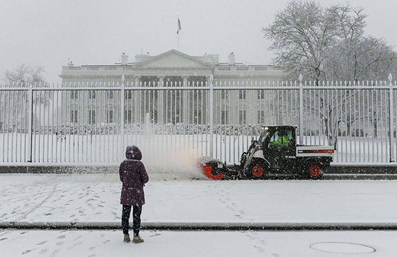 Miles de vuelos cancelados en EE.UU. por las nevadas y la variante ómicron