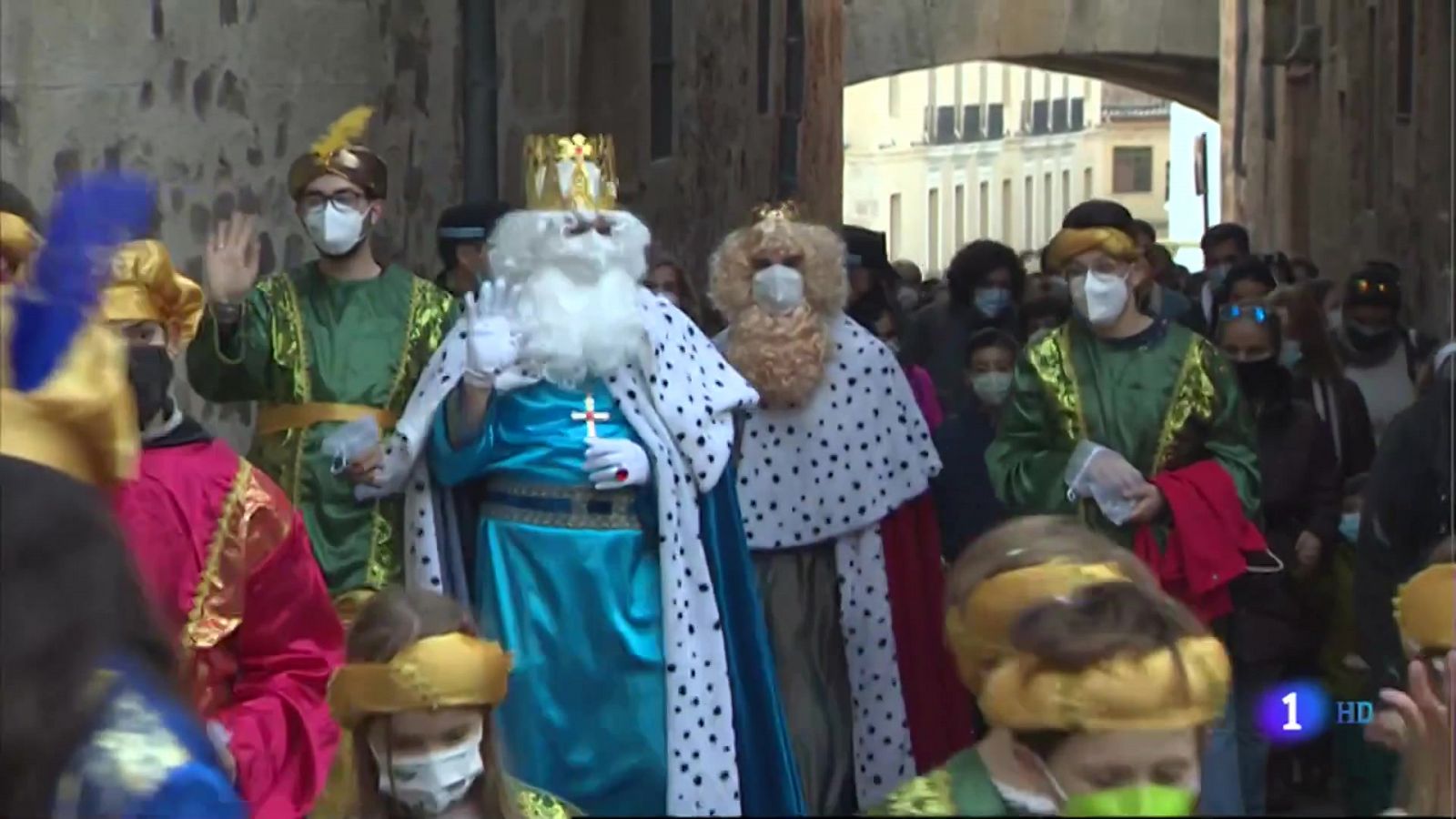 Los Reyes Magos llegan en globo a Cáceres - 04/01/2022