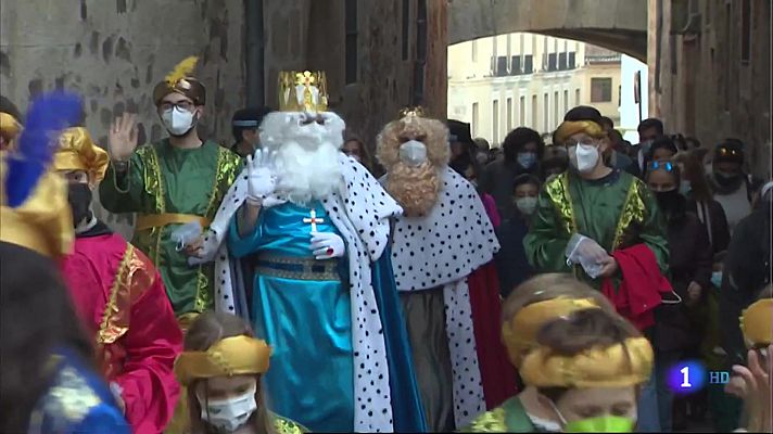 Los Reyes Magos llegan en globo a Cáceres