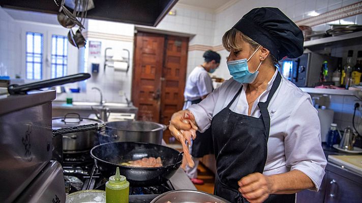 Telediario 1 - El paro baja en 782.232 personas en 2021, el mayor recorte de su historia