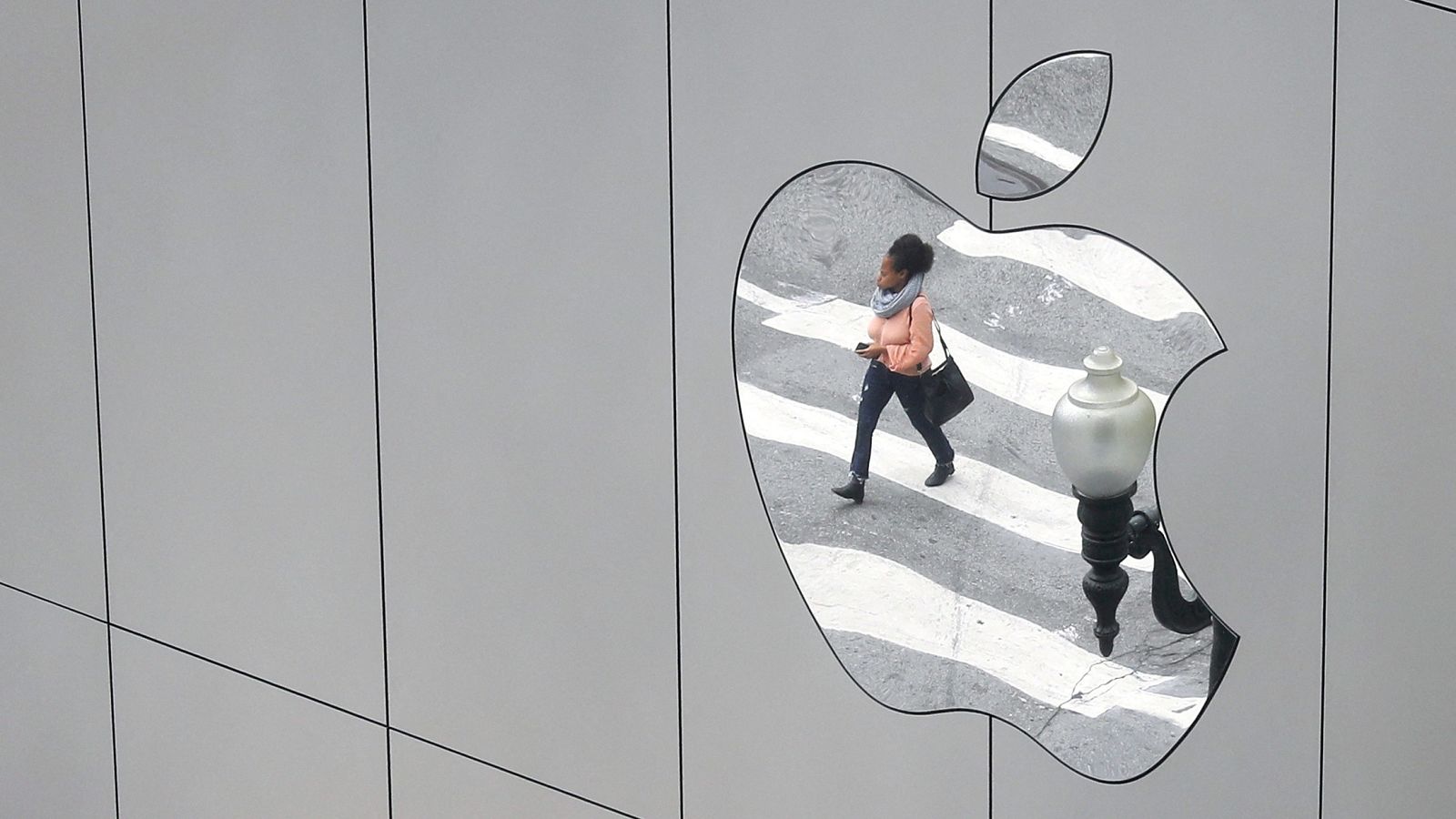 Apple, primera compañía que vale más de tres billones en bolsa | Ver