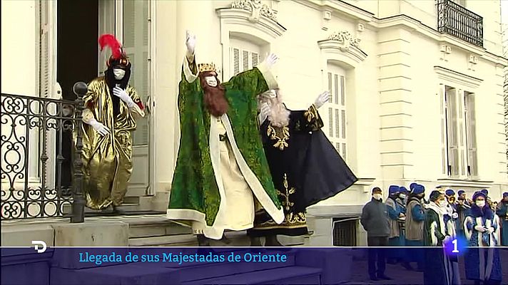 Los más pequeños reciben a los Reyes Magos