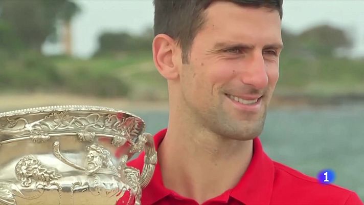 Djokovic retenido en el aeropuerto a la espera de saber si puede entrar en Australia