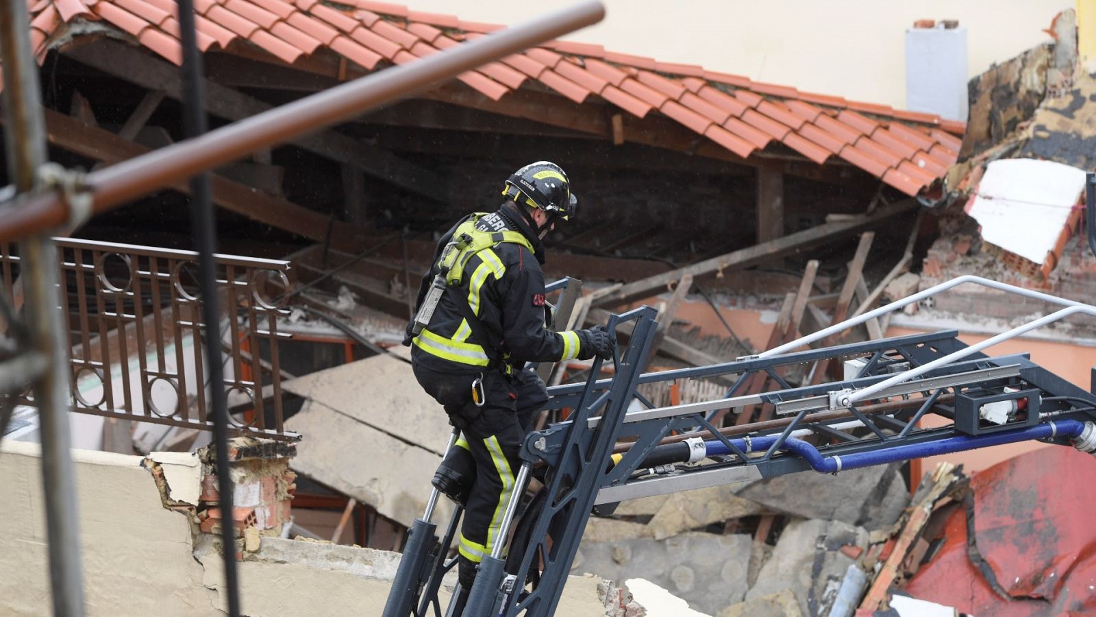 Mueren dos trabajadores en un derrumbe en Gijón