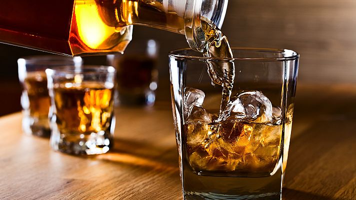 Telediario 1 - Whisky de malta escocés, un activo muy rentable para los inversores
