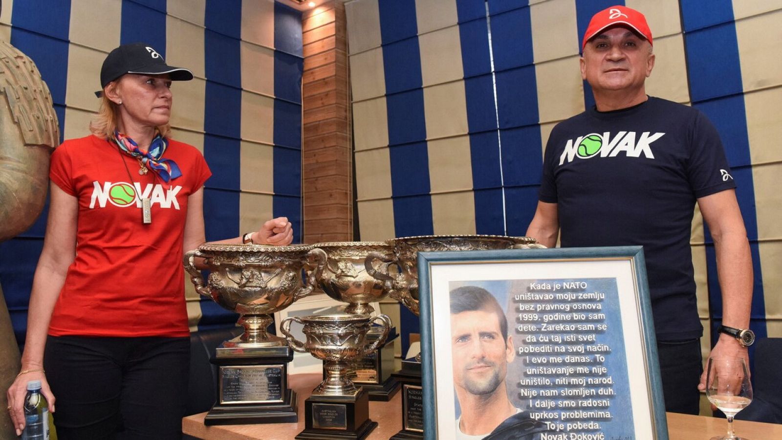 Djokovic recurre la suspensión de su visado y Australia retrasa su deportación al lunes