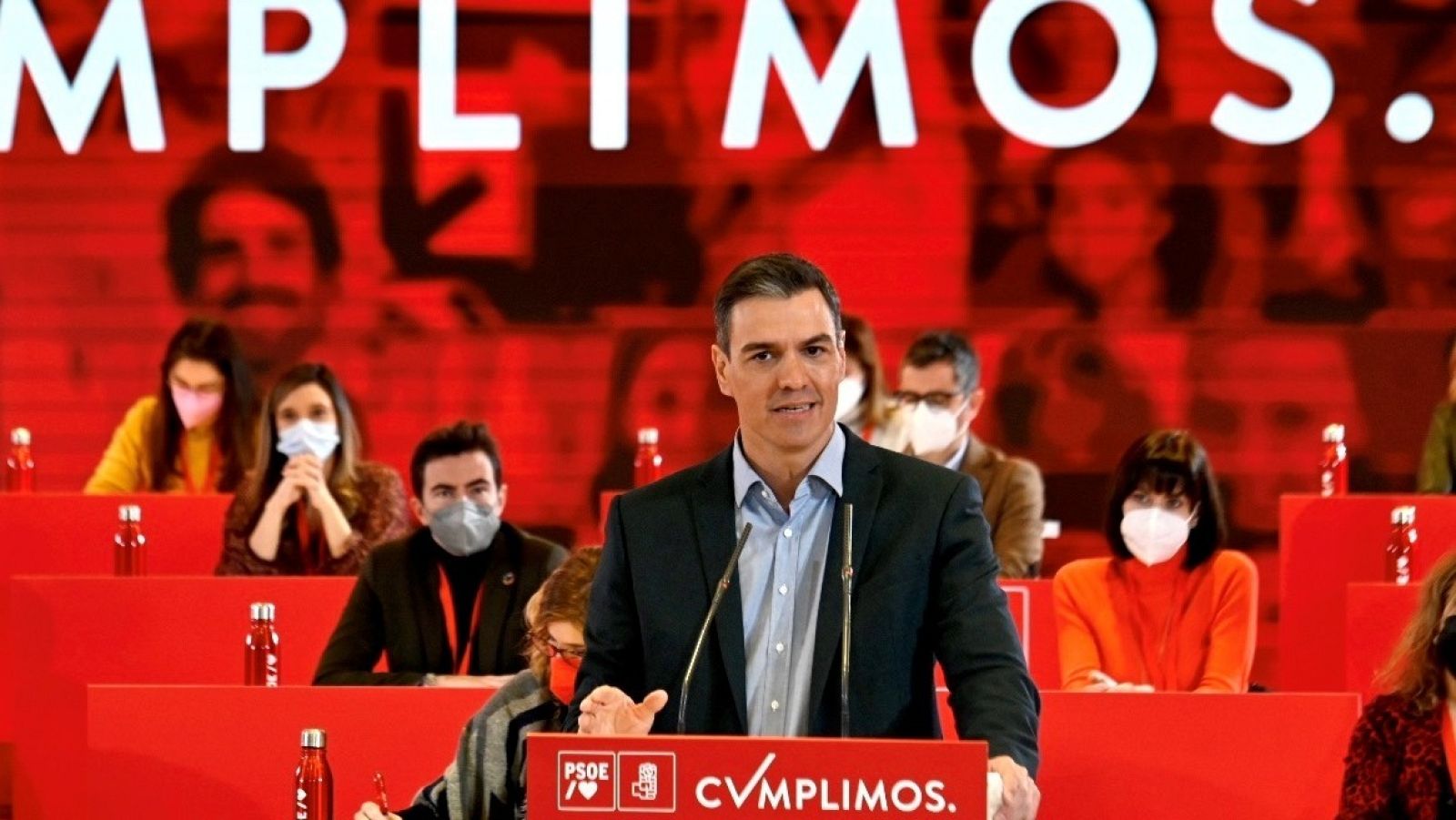 Sánchez pide a los grupos que respalden la reforma laboral