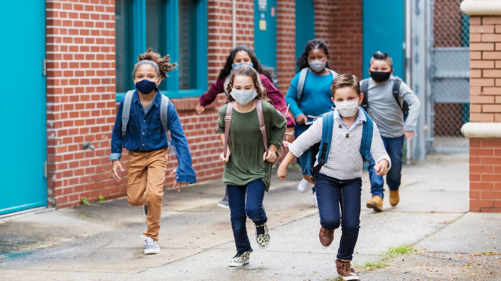 Sanidad mantendrá las cuarentenas para toda la clase con cinco o más contagios