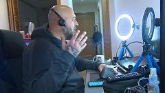 Jony, un 'influencer' de la calle al salón