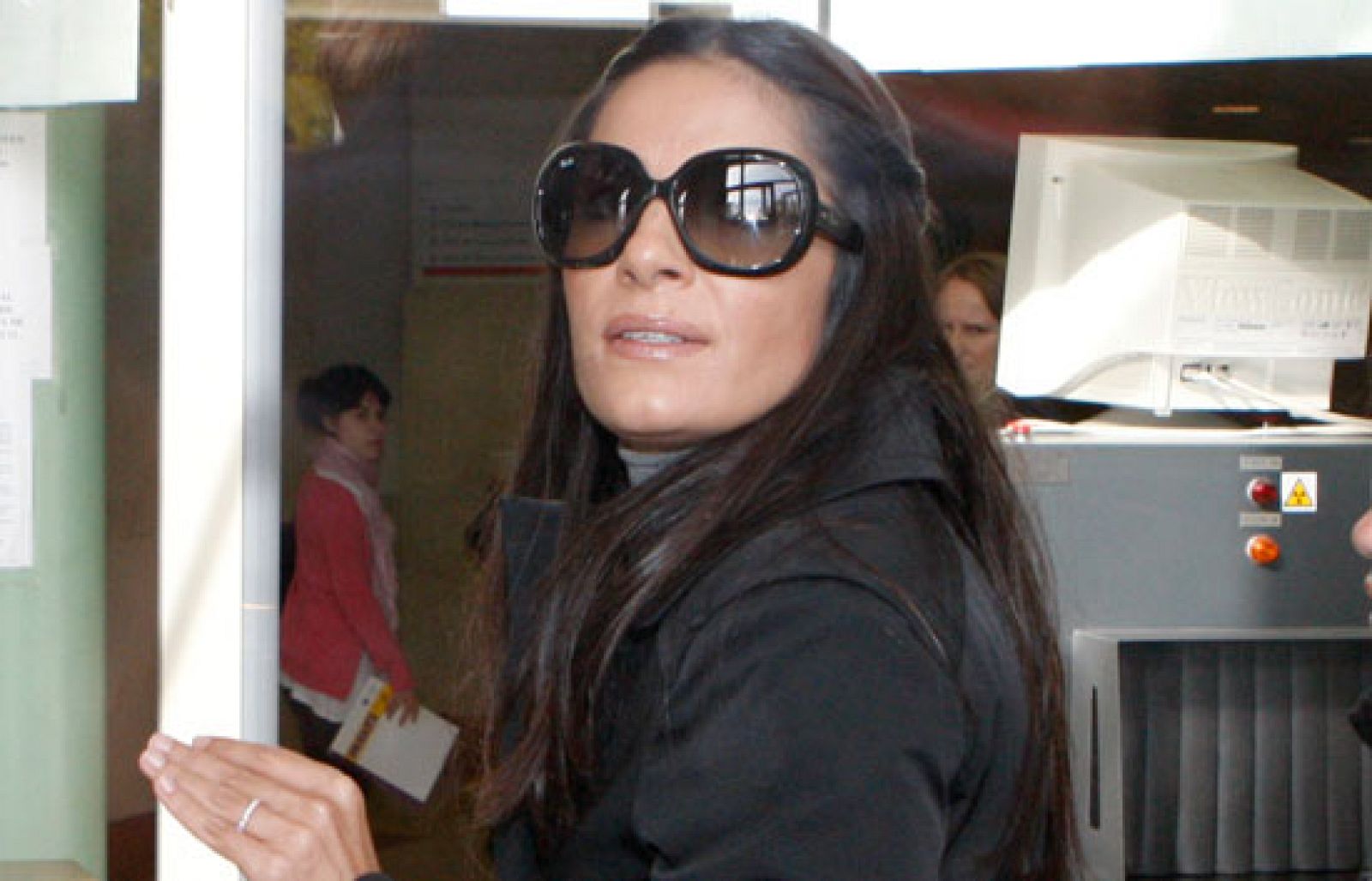 Comienza el juicio a Antonio Puerta por la supuesta agresión a su pareja Violeta Santander | Ver