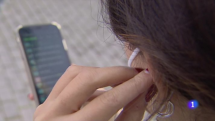 Telediario Fin de Semana - Los profesionales advierten de que el uso excesivo de auriculares podría generar la pérdida de audición prematura